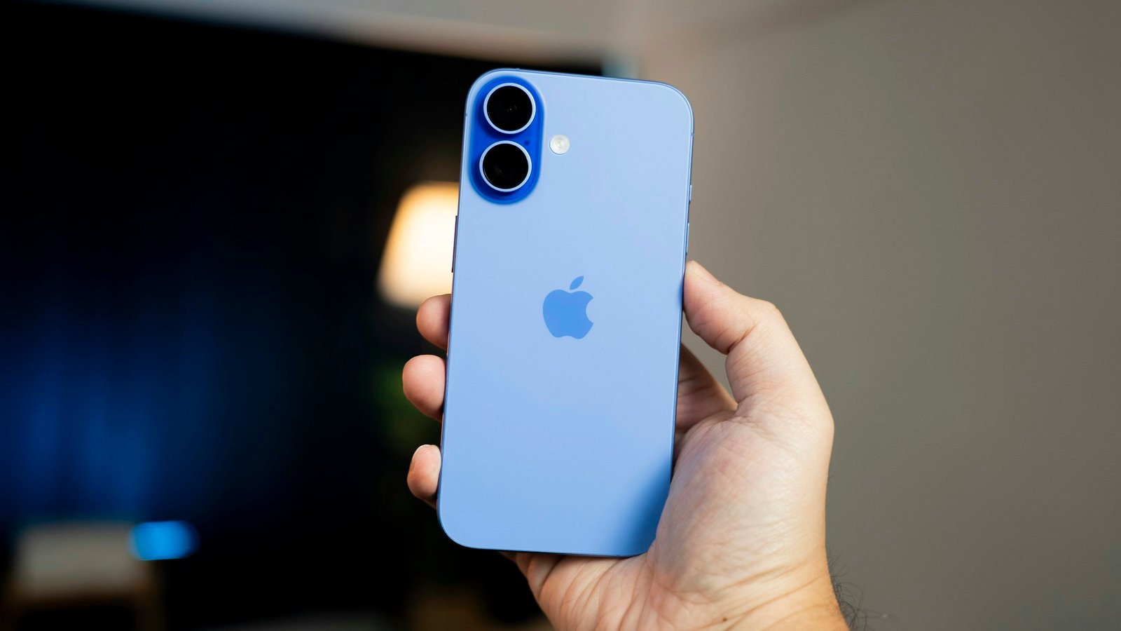 Apple iPhone 16