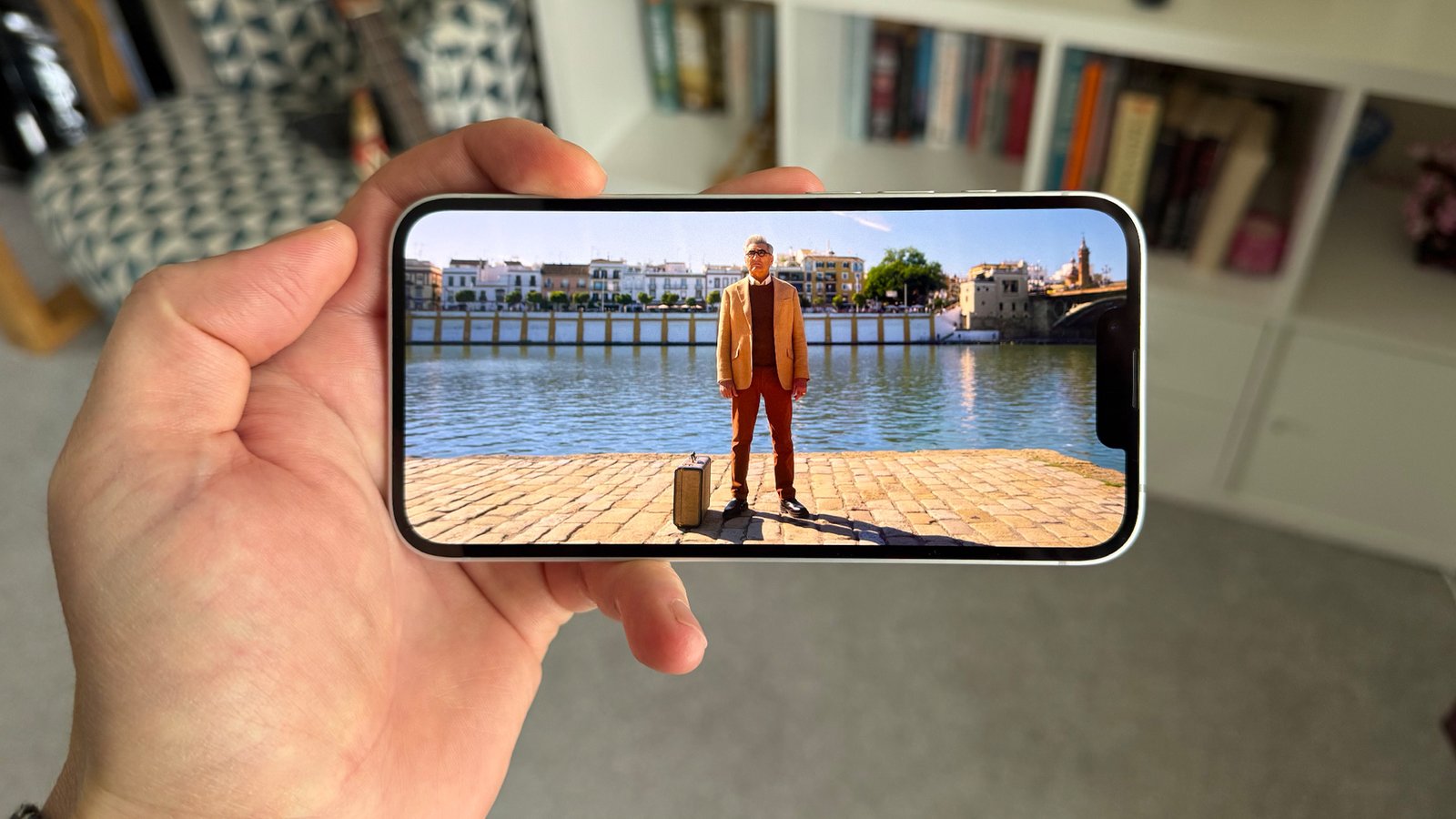 iPhone 16e Review: Apple's Cheapest New iPhone of 2025